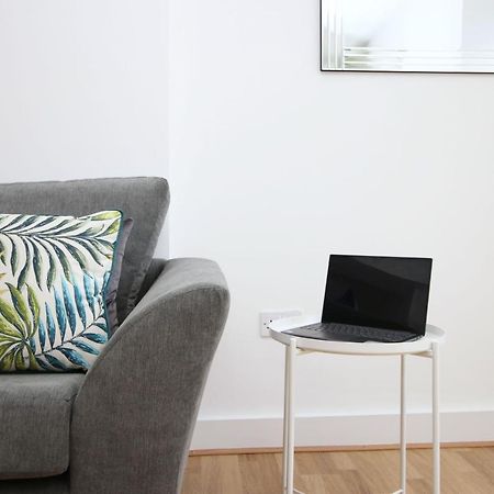 St Thomas Loft Views By Ssw - 2Br, Parking, Sleeps 4, Easy Access To City Centre, Marina, Beach And M4 Суонси Экстерьер фото